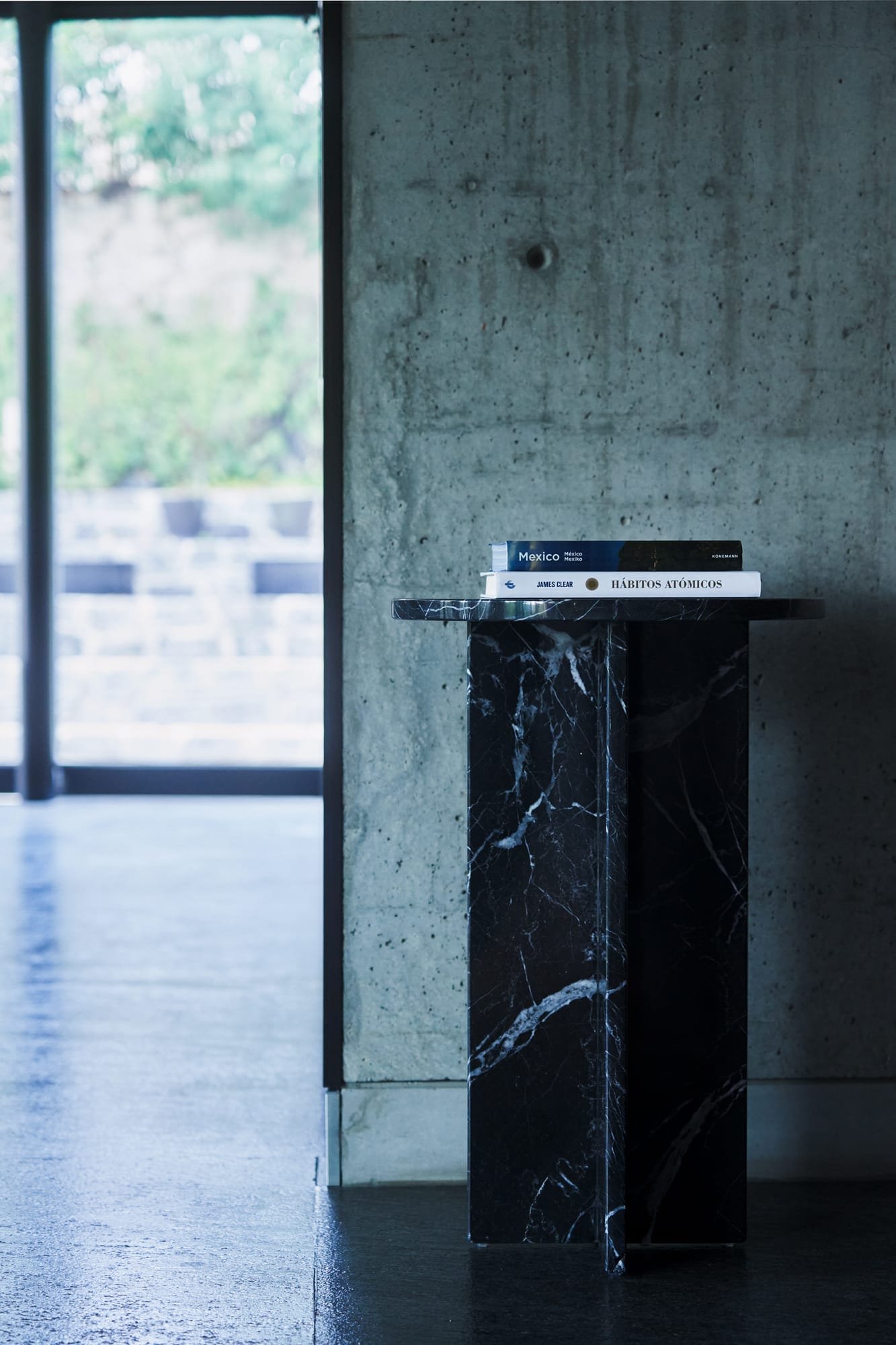 mediator_table_black_marble_01