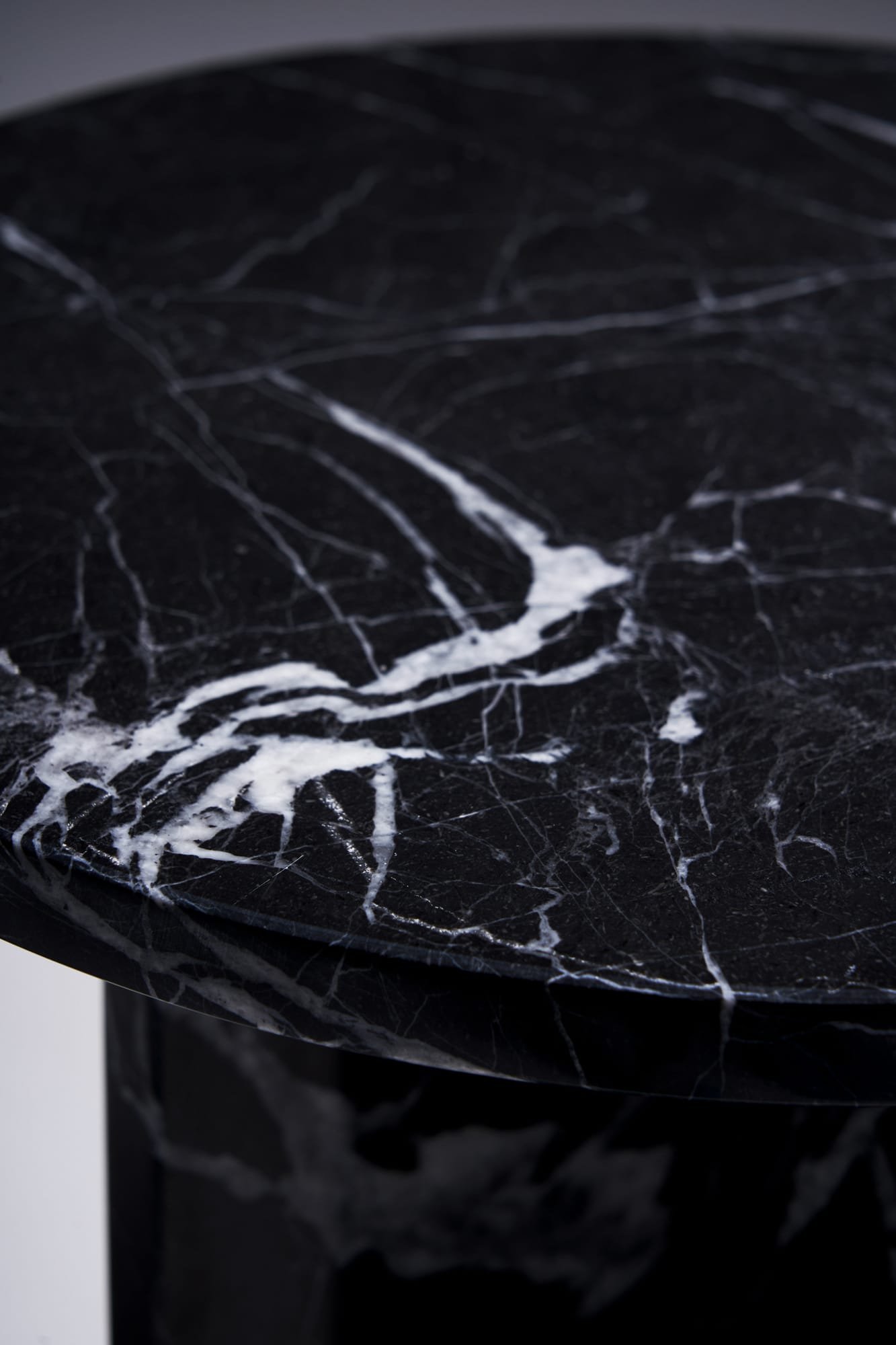 mediator_table_black_marble_02