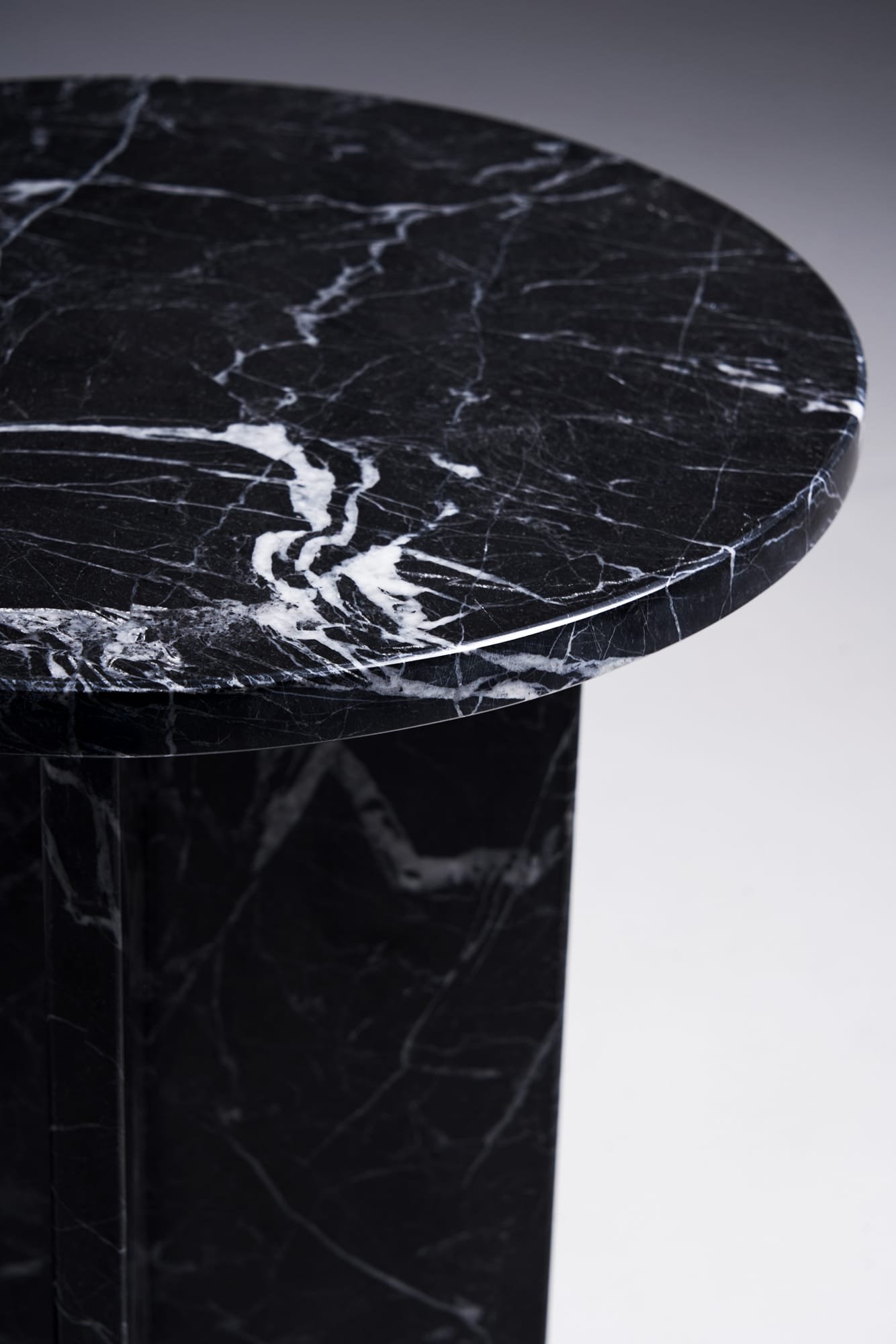 mediator_table_black_marble_03