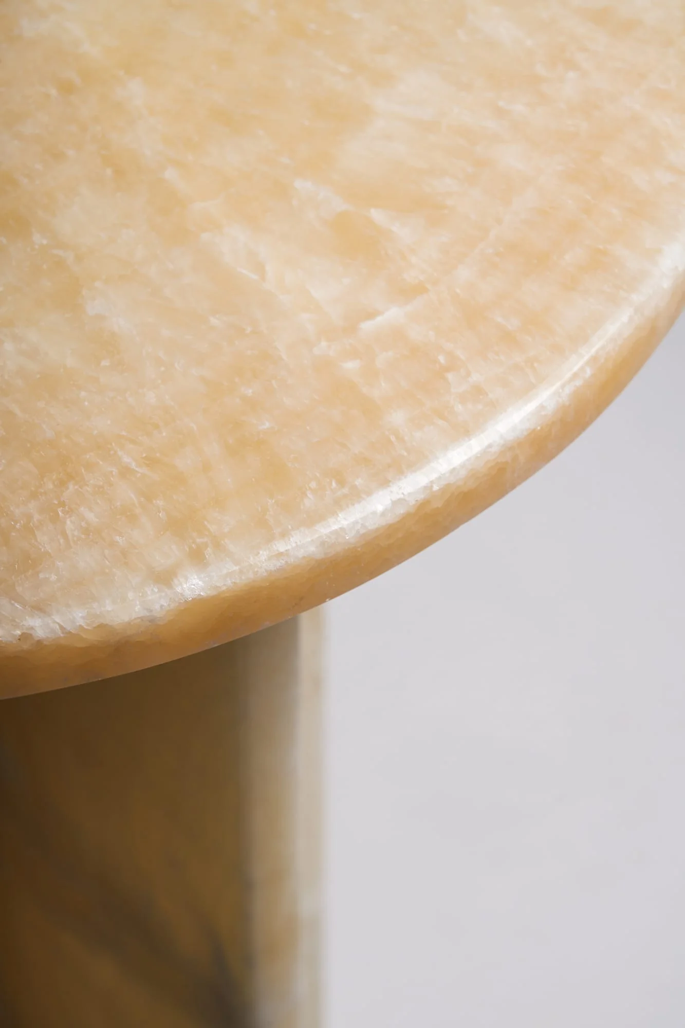 mediator_table_white_onyx_03