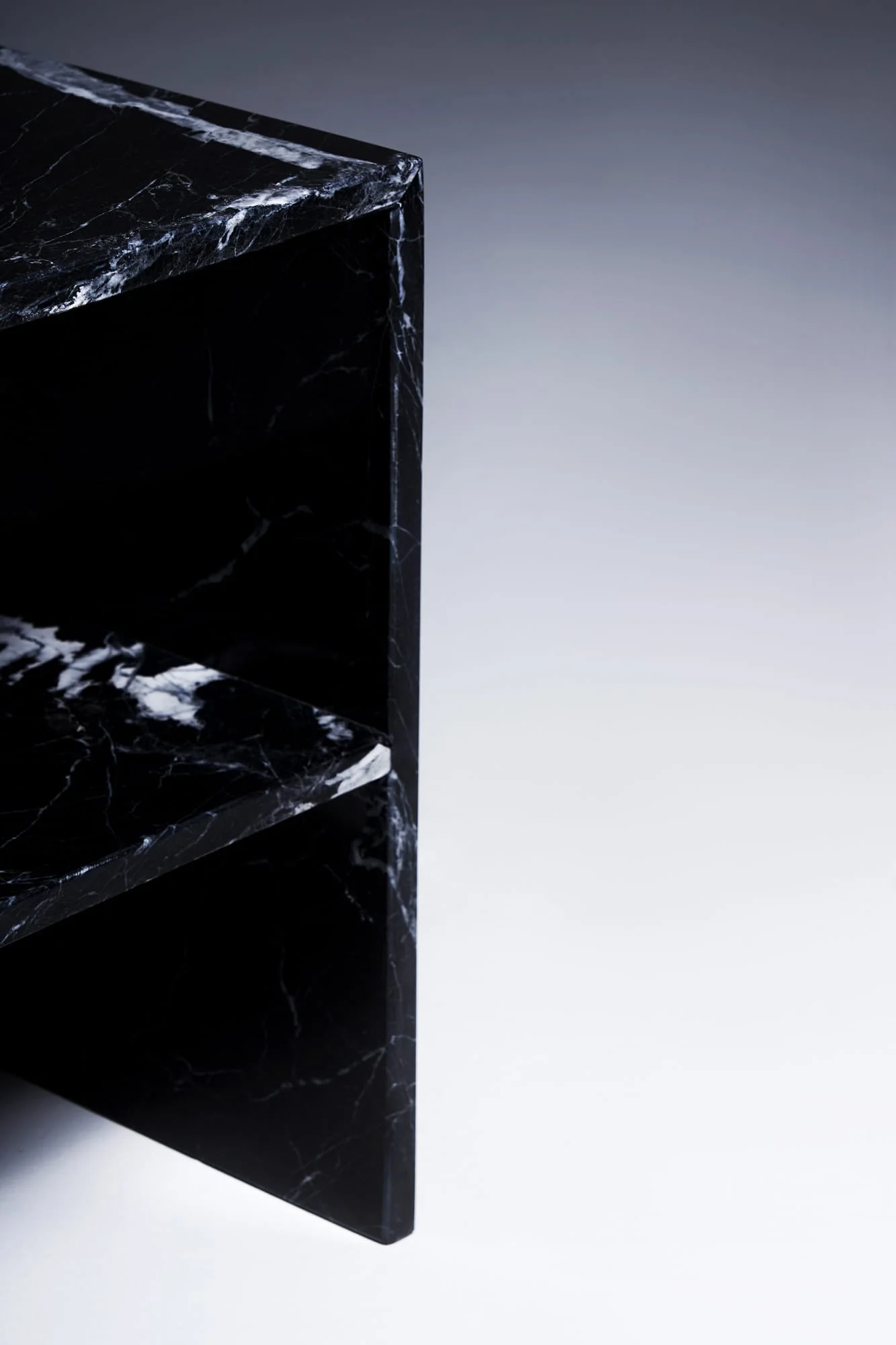 sideliner_table_black_marmor_02