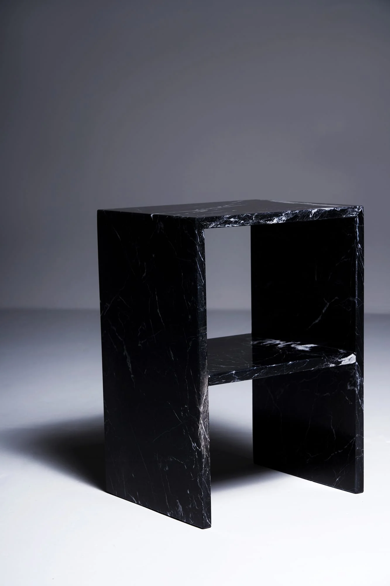 sideliner_table_black_marmor_03