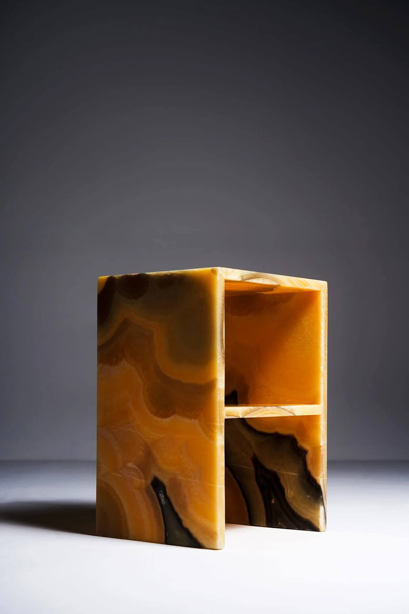 sideliner_table_honey_onyx_02