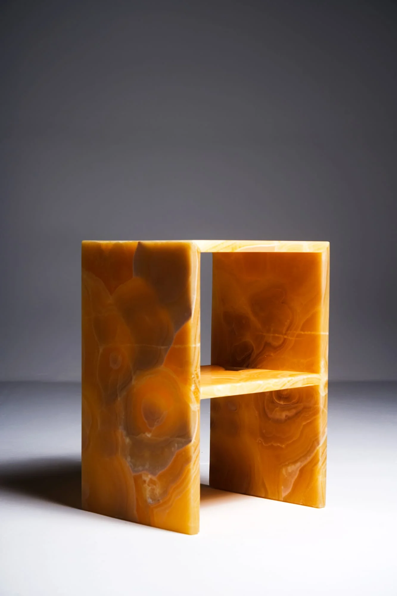 sideliner_table_honey_onyx_03