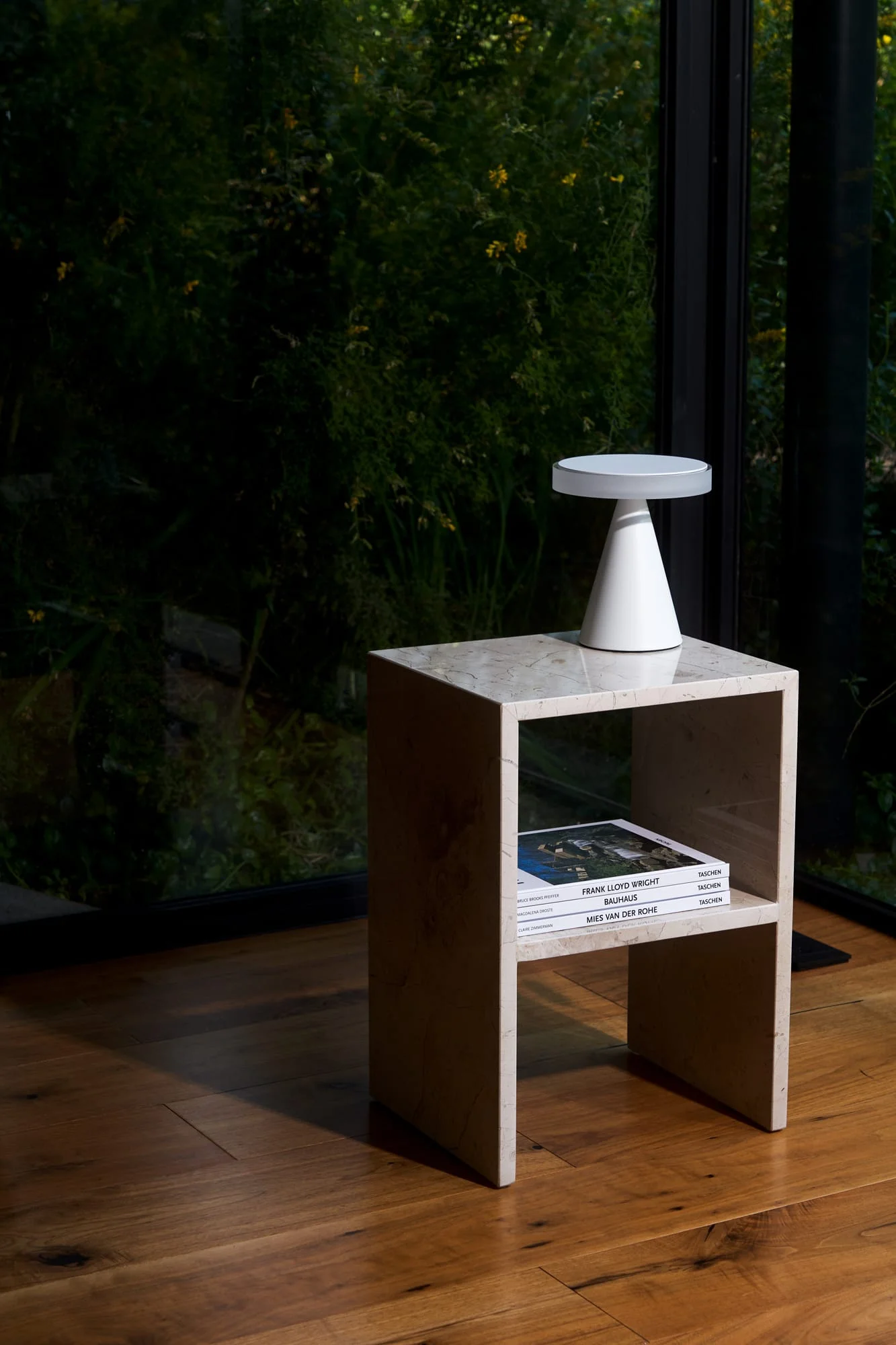 sideliner_table_maya_marmor_01