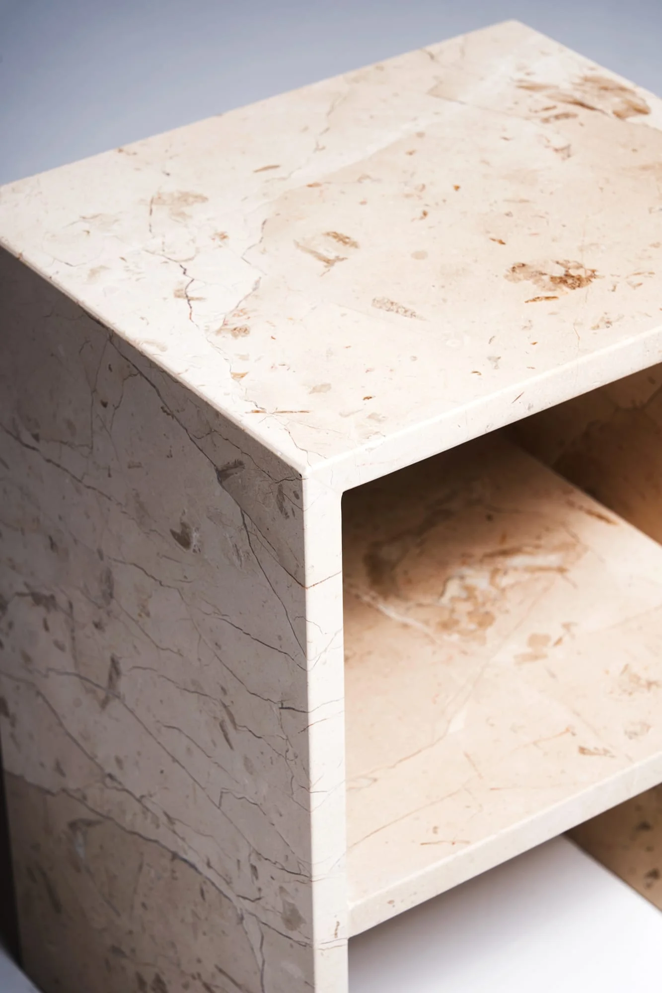 sideliner_table_maya_marmor_03